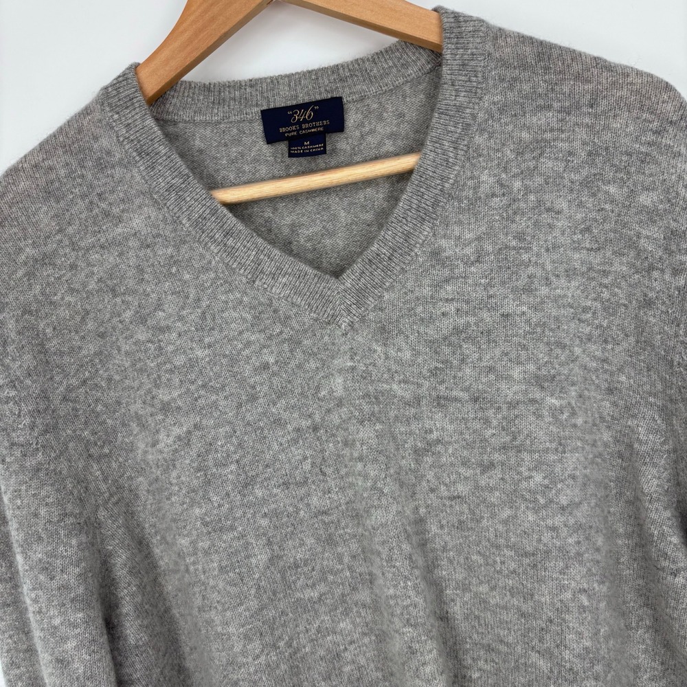 Brooks Brothers 100% Cashmere V-Neck Sweater Mens M Gray Preppy *TINY FLAW